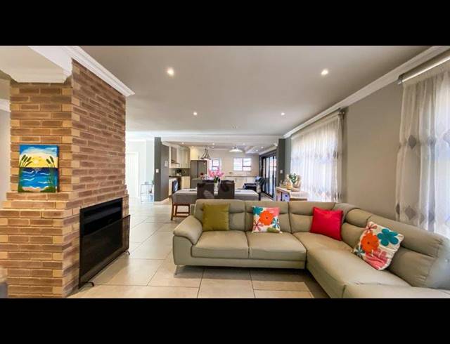3 BEDROOM HOUSE FOR SALE IN BRACKENHURST